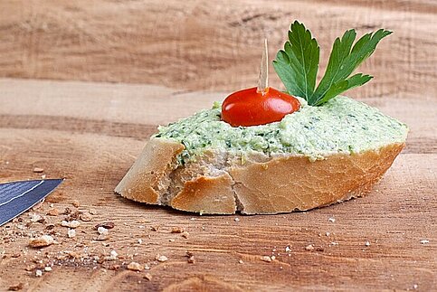 Zucchinicreme mit rotem und gelben Paprika.jpg